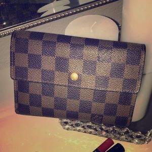 🧡Authentic LV Damier Ebene Wallet✨